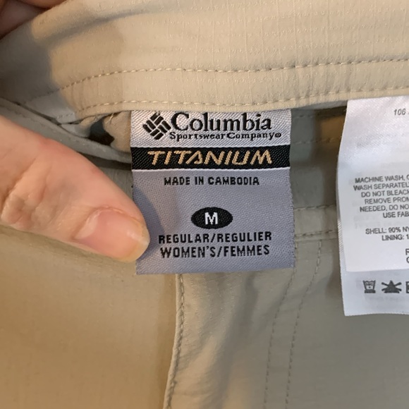 Columbia Titanium Convertible Packable Tan Cargo Pants Women's Size Medium - Picture 6 of 11